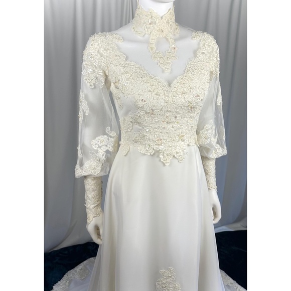 Vintage 1970’s 1980’s Ivory + Cream Lace Mock Neck Wedding Dress • Mesh • XS/S - Picture 3 of 10